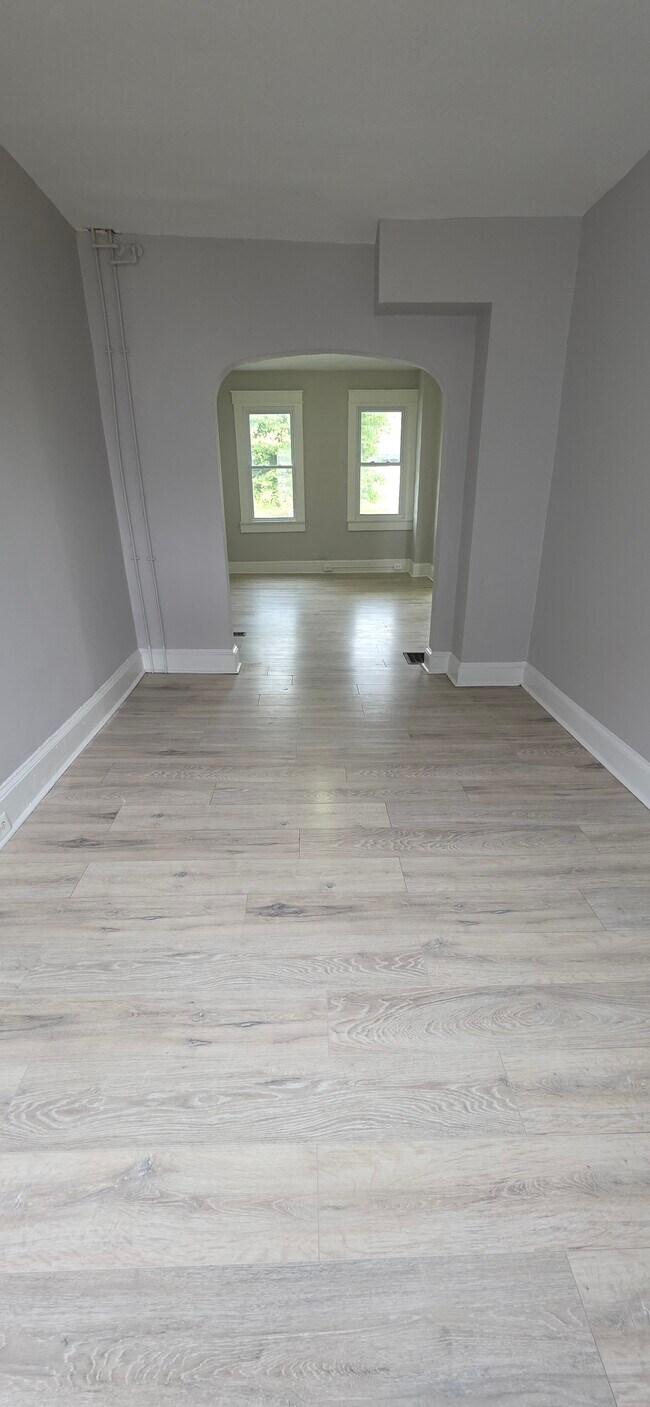 Building Photo - 2329 Windsor Ave