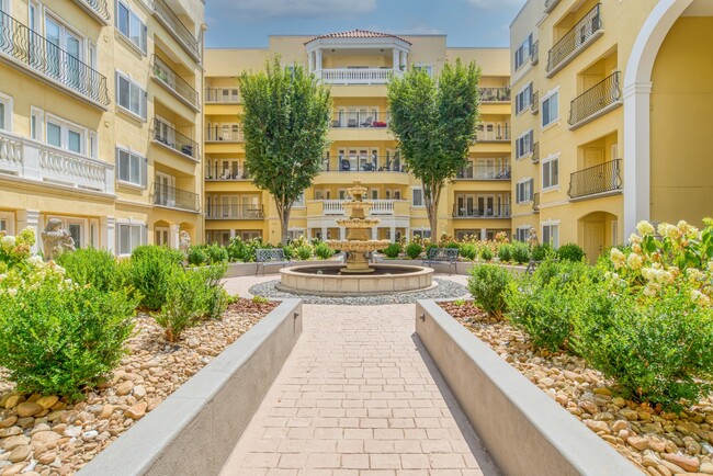 Tranquil courtyard with a fountain and luxurious landscaping - Windsor at Midtown