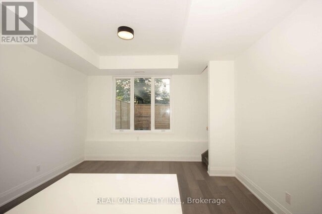 Building Photo - 35-35 Dervock Crescent