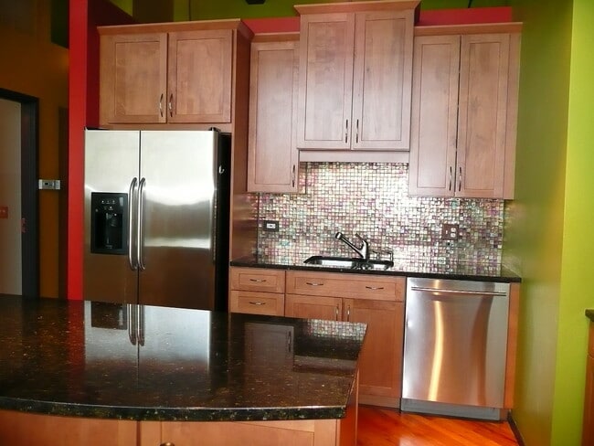 Building Photo - 601 Linden Pl