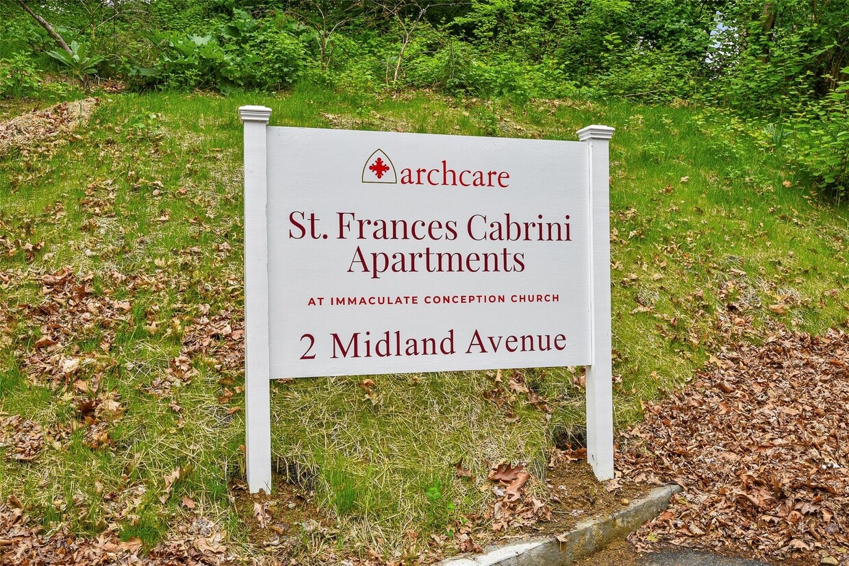 Primary Photo - 2 Midland Ave