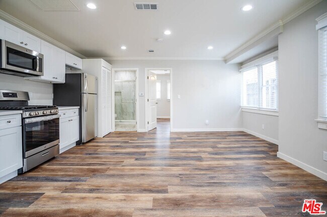 Foto del edificio - 1131 N Sierra Bonita Ave