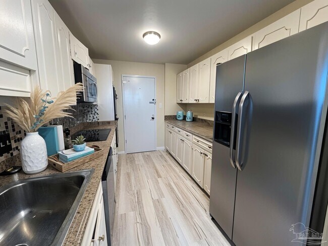 Foto del edificio - 825 Bayshore Dr