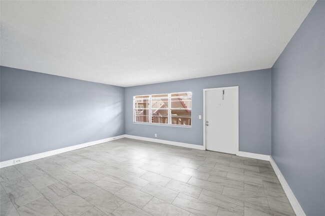 Building Photo - 436 Fanshaw K