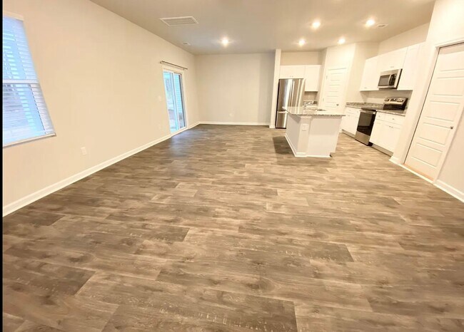 Foto del edificio - 4 Bed 3 Bath Single Family Home