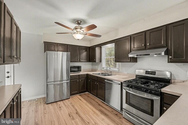 Foto del edificio - 14172 Rogers Ford Rd