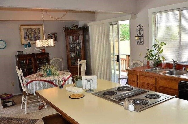 Kitchen - 3235 Libby Rd NE