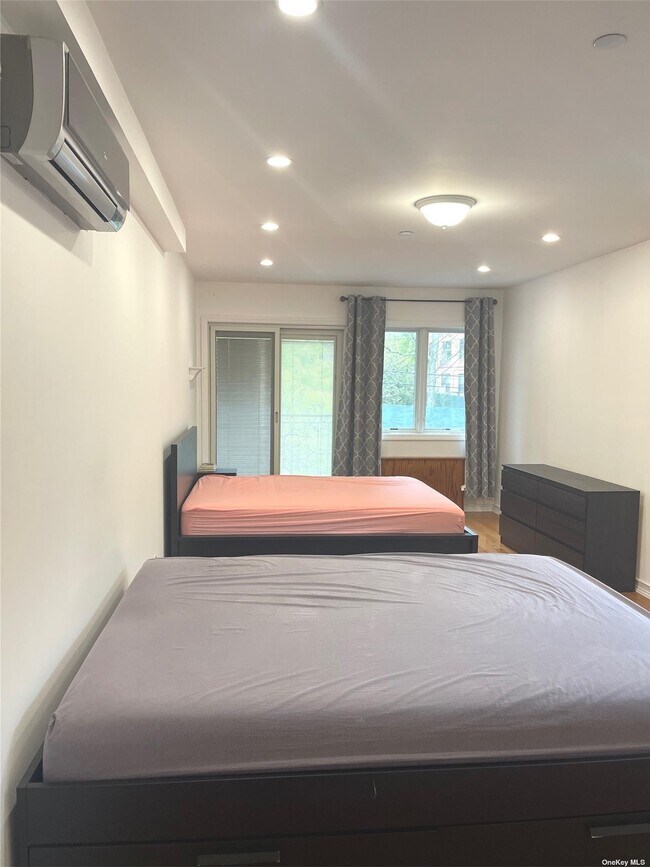 Foto del edificio - 99-41 63rd Rd