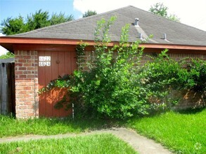 Building Photo - 6664 W Fuqua St