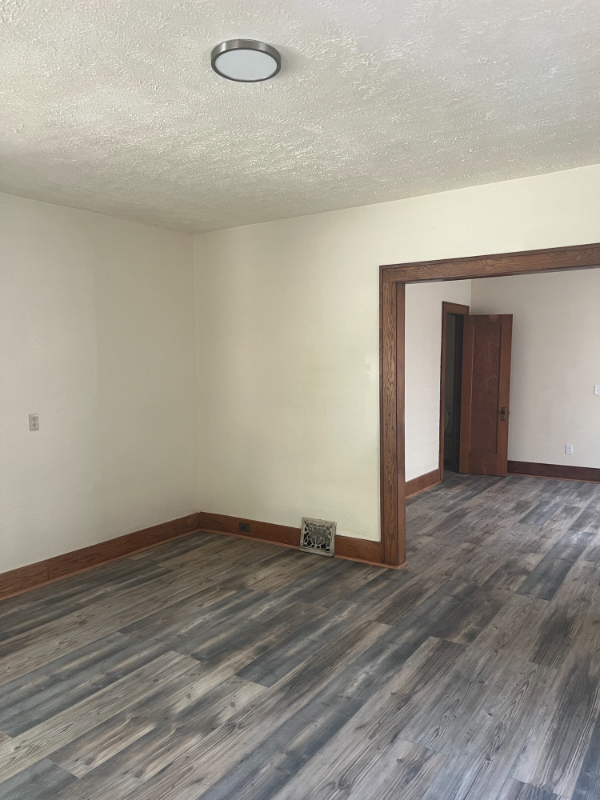 Foto del edificio - 1002 W Riverside Ave