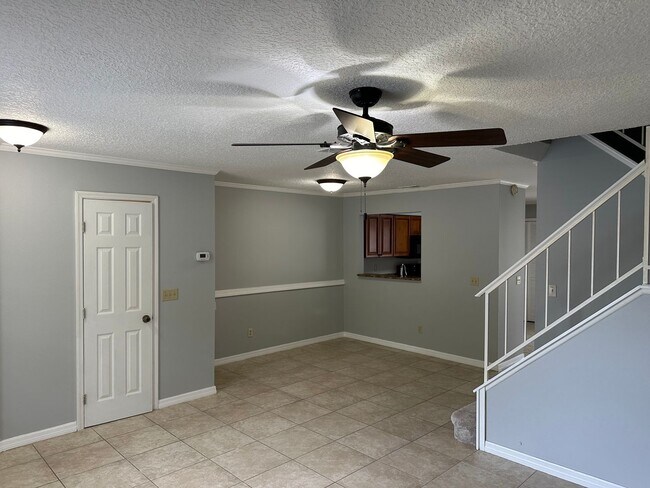 Foto del edificio - Completely renovated 3/2.5 Town home