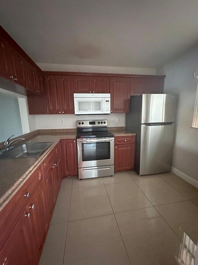 Foto del edificio - 9157 NW 1st Ct