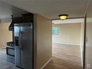 Building Photo - 504 Falcon Ln