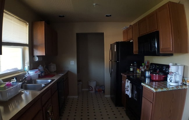 Interior Photo - 1109 N Midland Blvd