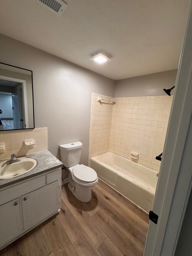 Foto del edificio - 179 Holmes Cir