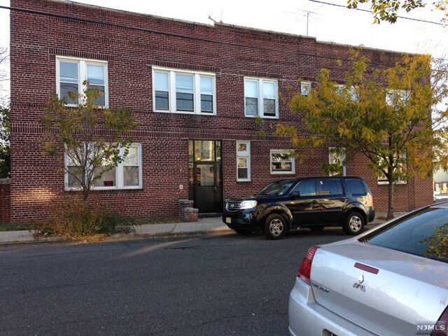 Primary Photo - 32-34 Halstead St