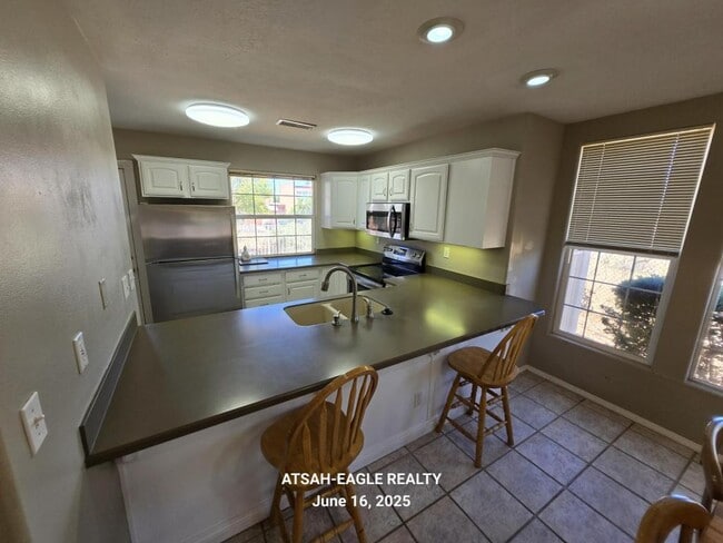 Building Photo - 1200 Glen Canyon Dr
