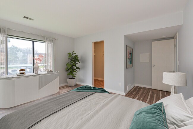 Foto del edificio - 1265 S Maple Rd