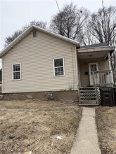 Building Photo - 458 S Float Ave