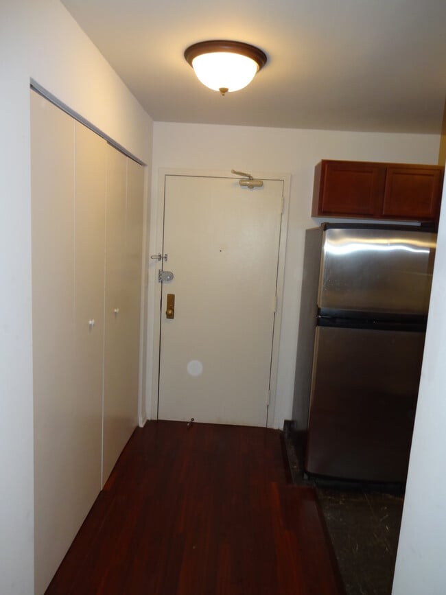 Foto del edificio - 222 E Pearson St