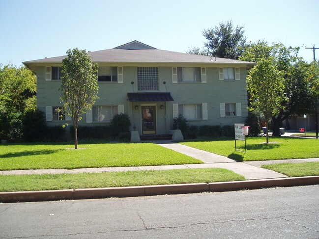 Frente del edificio - 6234 Oram St