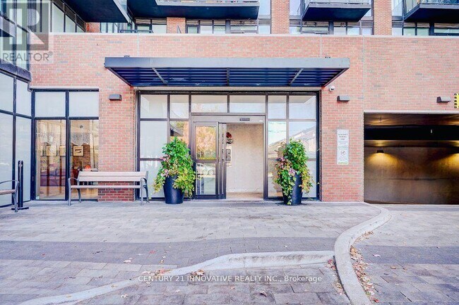 Photo du bâtiment - 2300 St Clair Ave W
