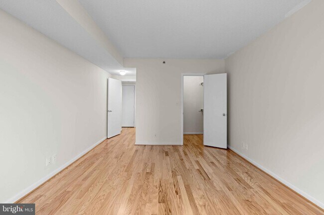 Building Photo - 5501 Seminary Rd