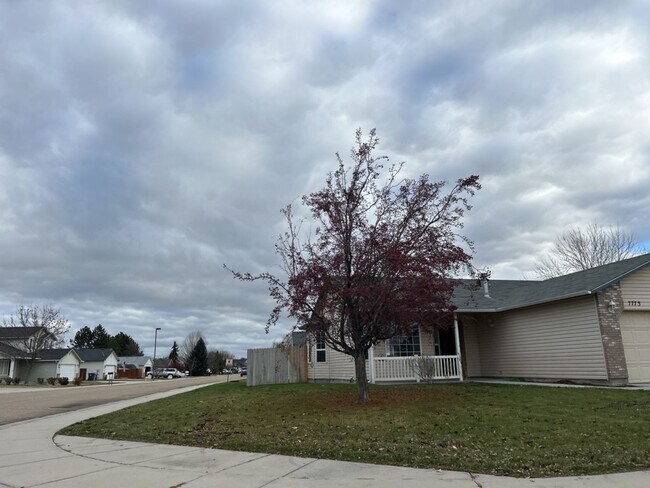 Foto del edificio - Beautiful Home with Updates and Great Loca...