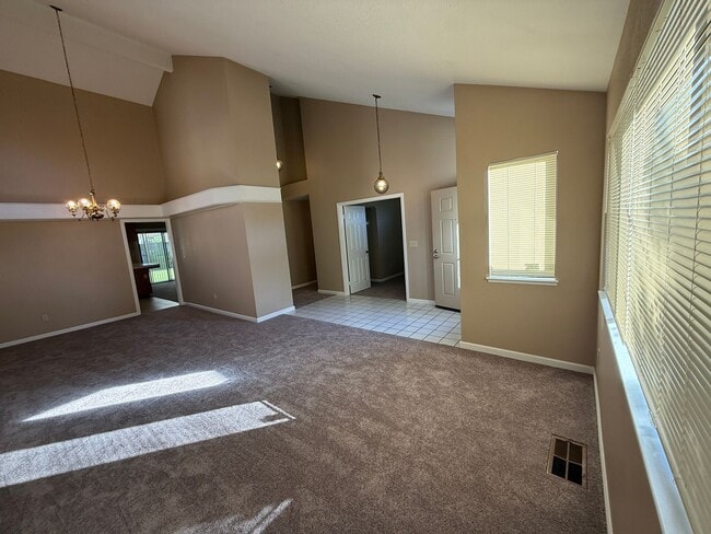 Building Photo - A Cute Single Quiet Court Home!