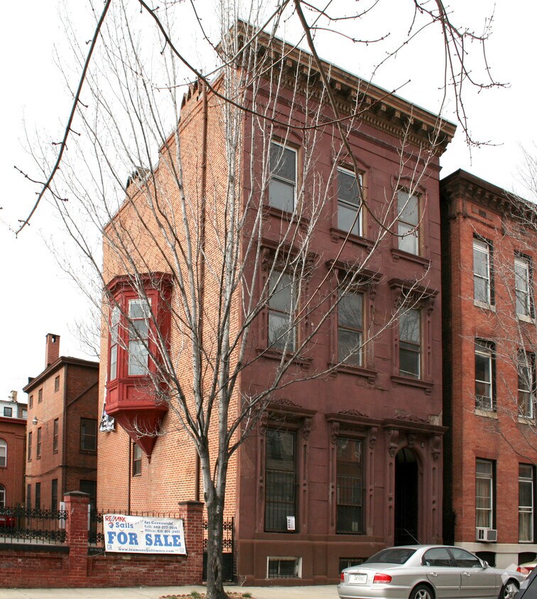 Building Photo - 904 N Calvert St