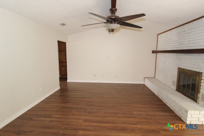 Foto del edificio - 2625 Phyllis Dr