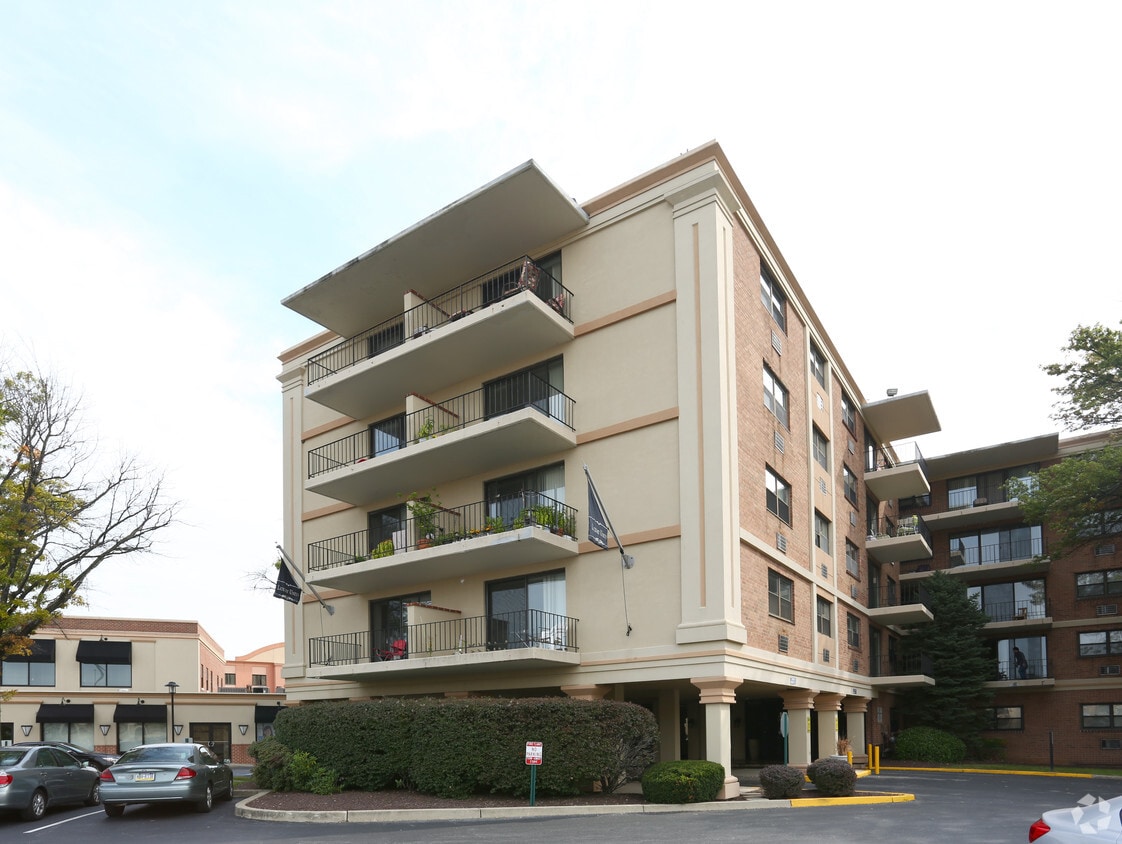Courtside Square Apartments King Of Prussia, PA