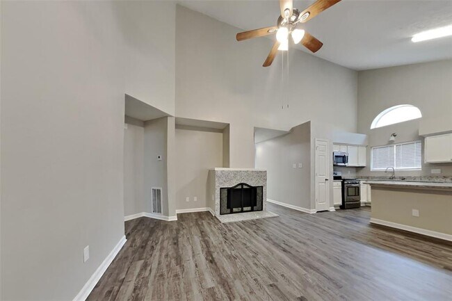 Foto del edificio - 20415 Drakewood Dr