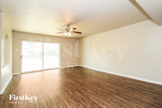 Foto del edificio - 2918 Rayswood Dr
