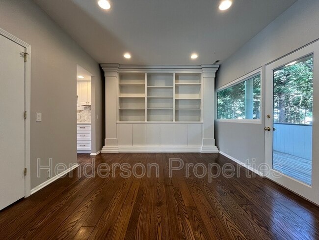 Foto del edificio - 501 Fenton Pl