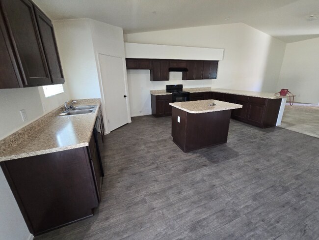 Foto del edificio - 7416 E 37th Pl