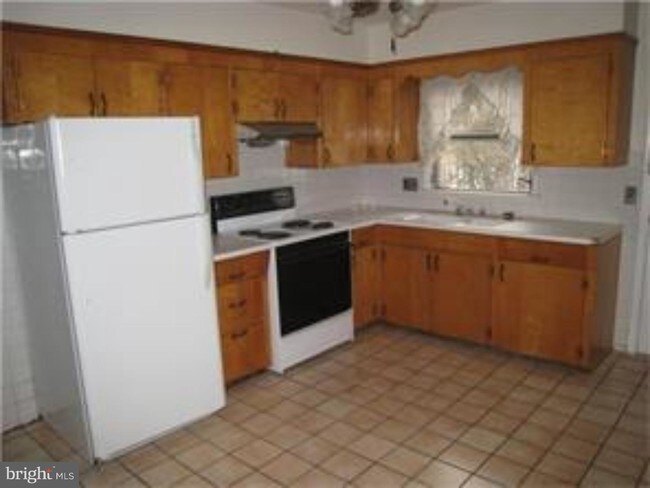 Building Photo - 328 Delsea Dr