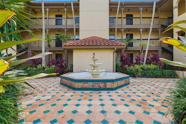 Foto del edificio - 2400 Feather Sound Dr