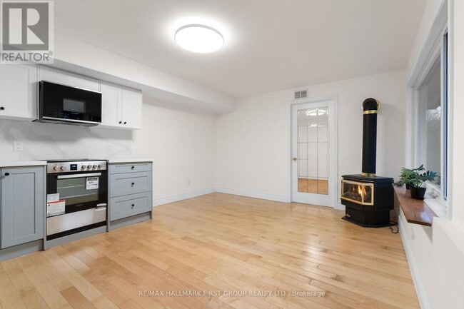 Building Photo - 83 Garden St