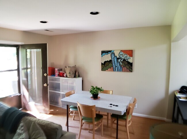 Foto del edificio - 720 Exton Ct