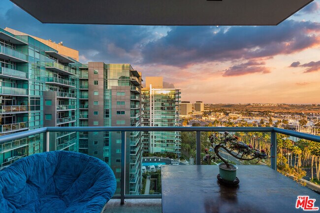 Foto del edificio - 13700 Marina Pointe Dr