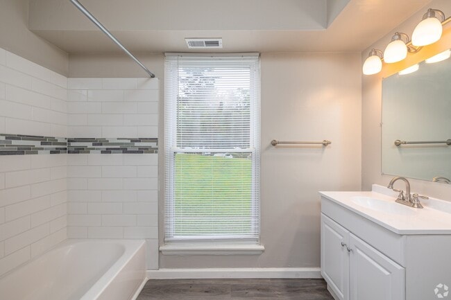 Building Photo - Edgewater Manor