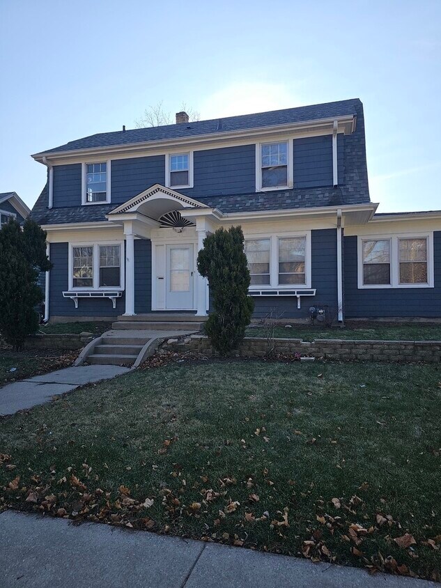 923 Preston Ave, Elgin, IL 60120 House Rental in Elgin, IL