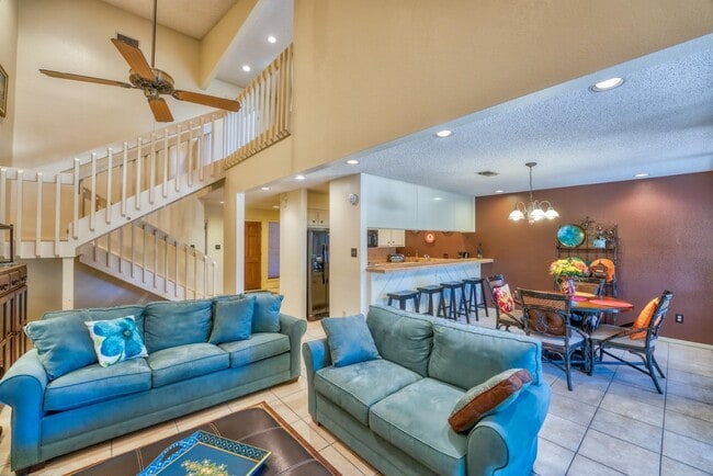 Building Photo - 307 Crestview