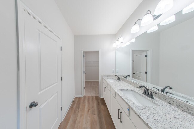 Foto del edificio - Never-Lived-In 3BR/3BA Home Featuring Modern Design & Premium Finishes