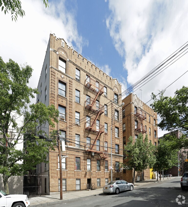 Building Photo - 882-890 E 180th