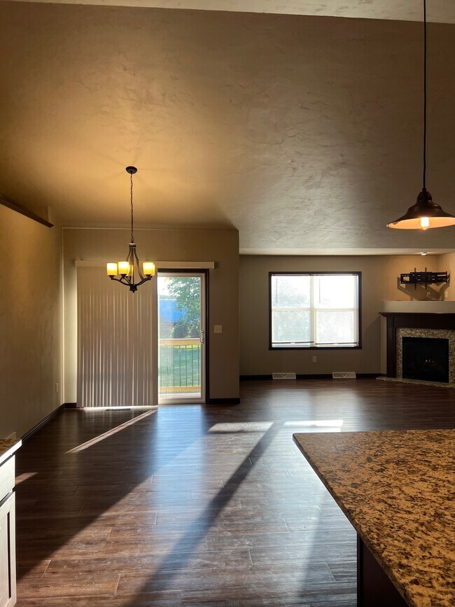 Building Photo - 6867 Melony Ct