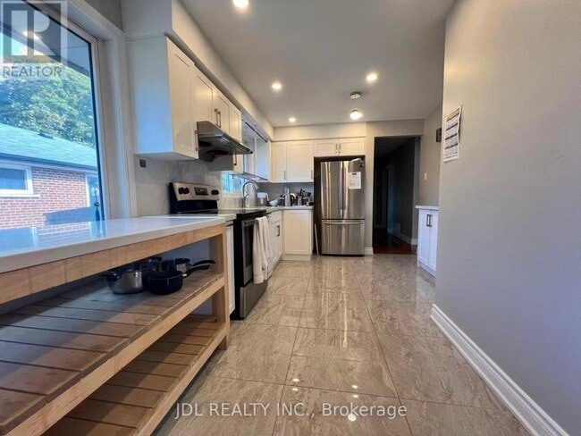 Building Photo - 15 Summerglade Dr