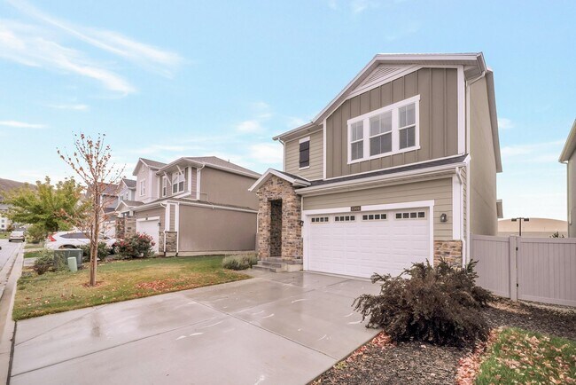 Building Photo - Like New Draper Executive Home w attached ...