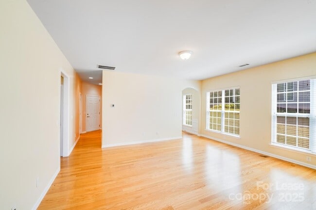 Building Photo - 2018 Sweetleaf Dr